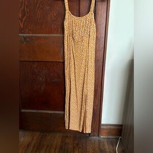 Perfect summery dress. With lots of detail.